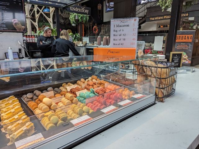 Parfait Paris Del Mar店　ショーケースの様子の写真