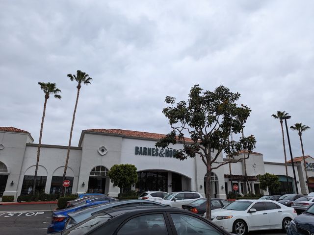 Barnes and Noble　ミラメサ店の外観の写真