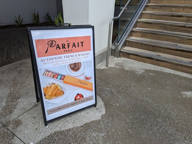 Parfait Paris Del Mar店の看板の写真