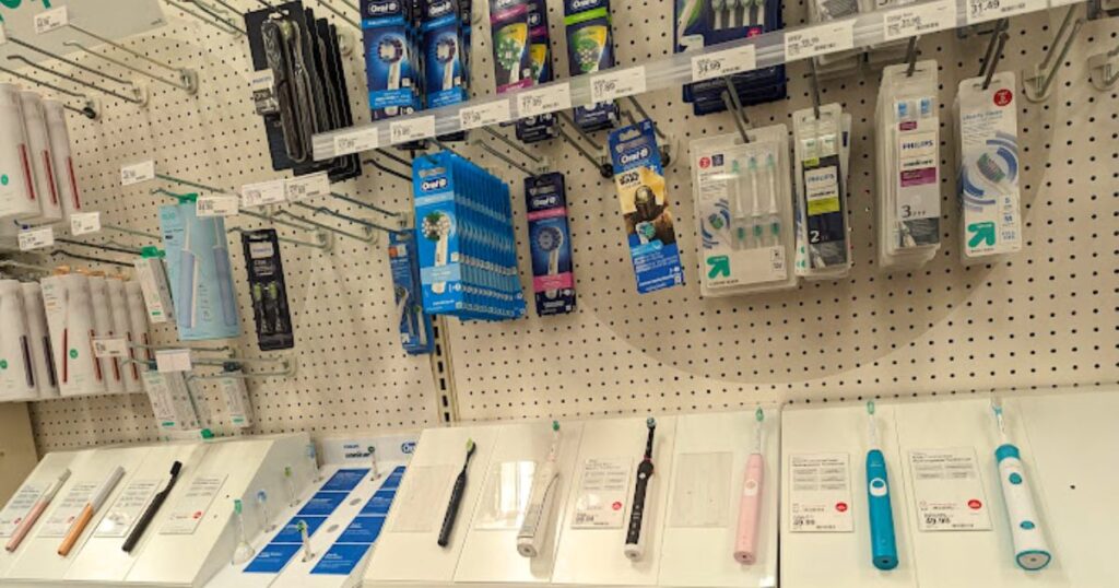 電動歯ブラシがお店に並んでいる写真